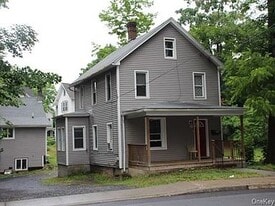 35 S Chestnut St, Unit 35A in New Paltz, NY - Building Photo