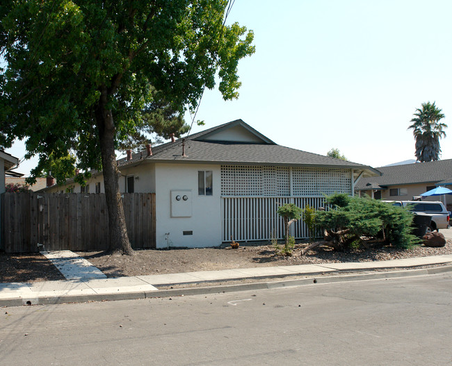 1266 Martha Way in Santa Rosa, CA - Building Photo - Building Photo