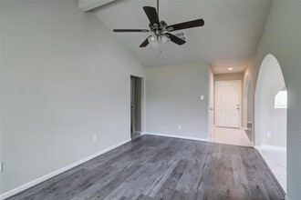 5023 Raven Ridge Dr in Houston, TX - Building Photo - Building Photo