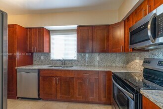 2890 S Le Jeune Rd in Miami, FL - Building Photo - Building Photo