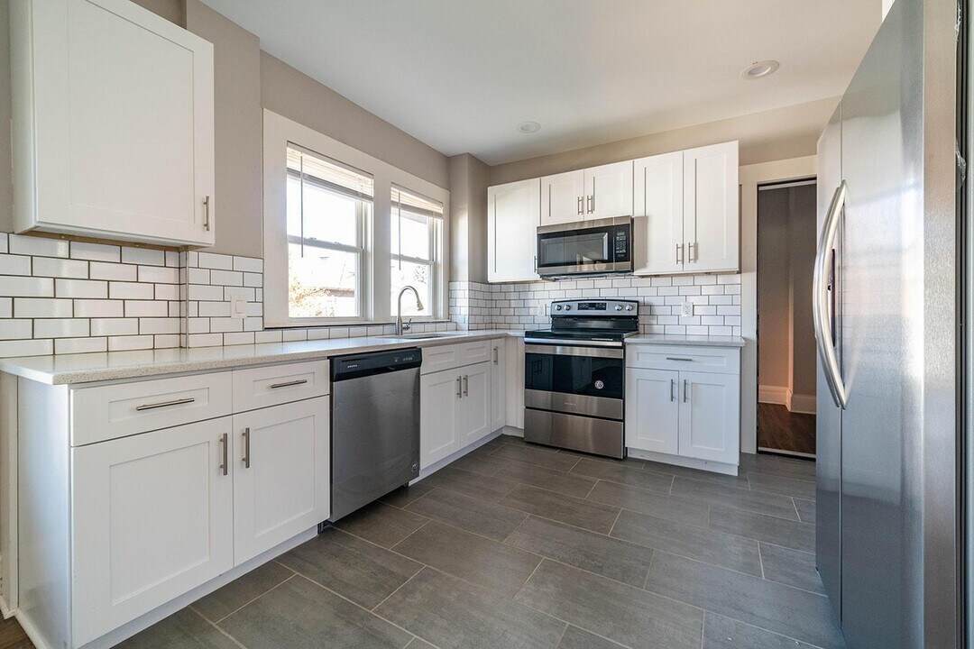 222 Parkwood Ave in Columbus, OH - Building Photo