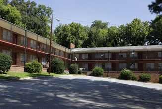 Dolphin Court Apartments in Atlanta, GA - Building Photo - Building Photo