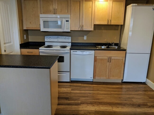 860-105 105 Ave in Dawson Creek, BC - Building Photo - Building Photo