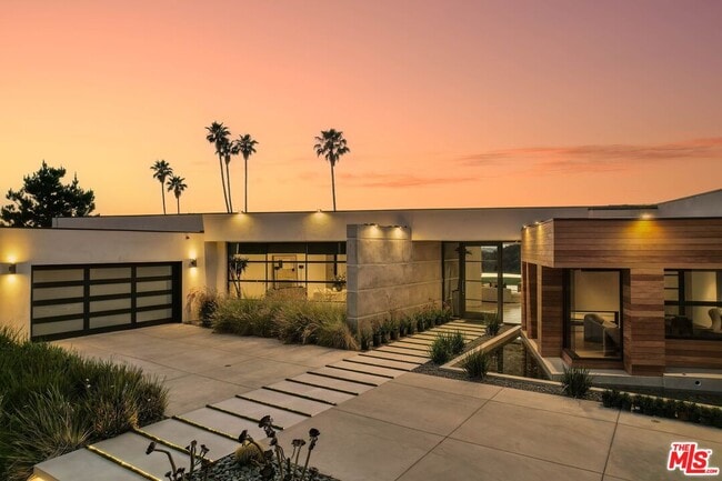 455 Castle Pl in Beverly Hills, CA - Building Photo - Building Photo