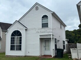 461 Charter Oak Dr in Newport News, VA - Building Photo