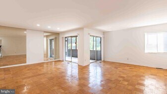 29 Stonehenge Cir in Pikesville, MD - Building Photo