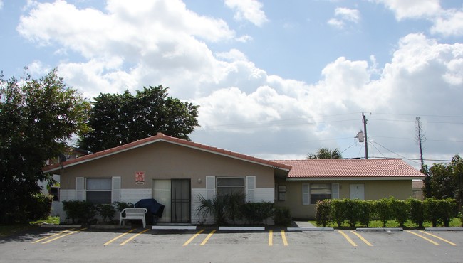 7800 NW 44th Ct in Coral Springs, FL - Foto de edificio - Building Photo