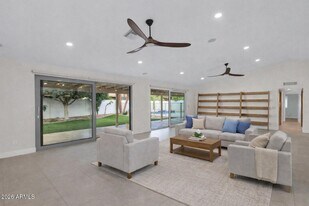 15650 N 60th Pl in Scottsdale, AZ - Building Photo