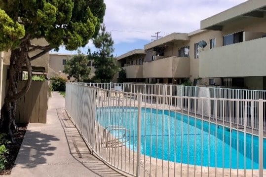 Lexington Apartments in Downey, CA - Foto de edificio