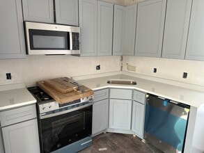 12 Hunting St in Cambridge, MA - Foto de edificio - Building Photo