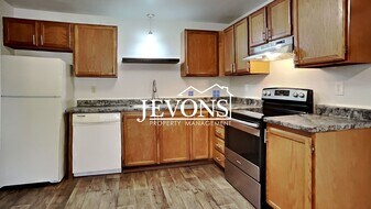 5017 S Orchard St in University Place, WA - Building Photo