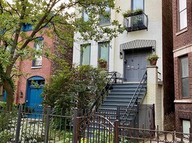 2122 N Clifton Ave in Chicago, IL - Building Photo