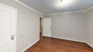 2317 Stratford Ave in Cincinnati, OH - Building Photo - Building Photo