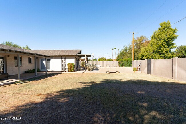 332 E Geneva Dr in Tempe, AZ - Building Photo - Building Photo