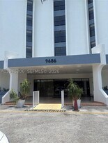 9686 Fontainebleau Blvd in Miami, FL - Building Photo
