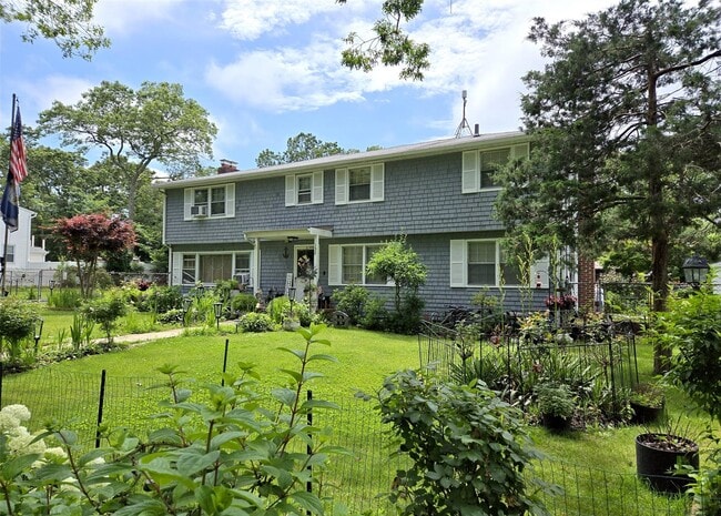 property at 152 W Yaphank Rd