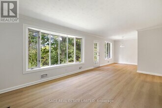 80 Ravenscrest Dr in Toronto, ON - Building Photo - Building Photo