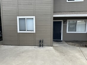 2922 Stanislaus St in Riverbank, CA - Building Photo - Building Photo