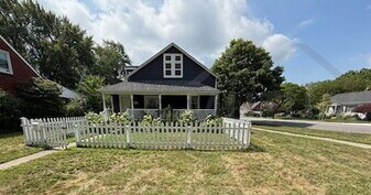 381 Kerby Rd in Grosse Pointe Farms, MI - Building Photo