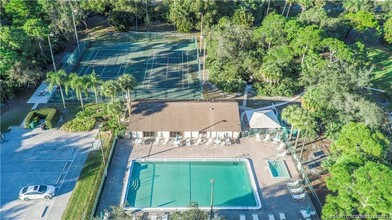 1485 SW Silver Pine Way in Palm City, FL - Foto de edificio - Building Photo