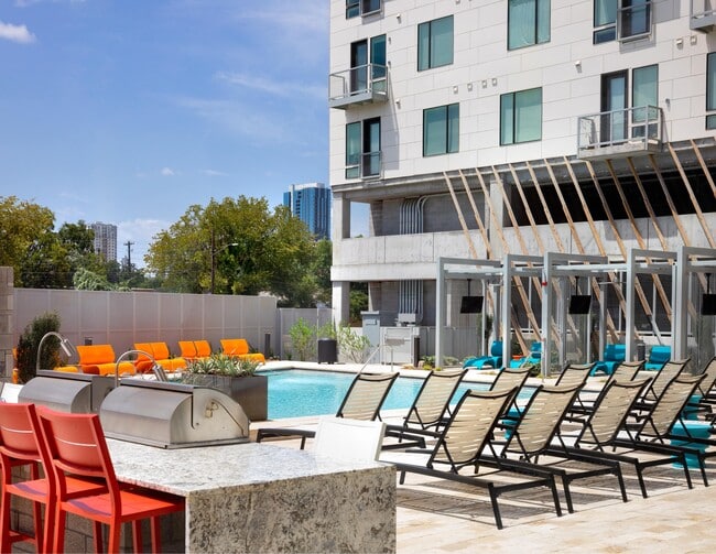 Residences at Saltillo in Austin, TX - Foto de edificio - Building Photo