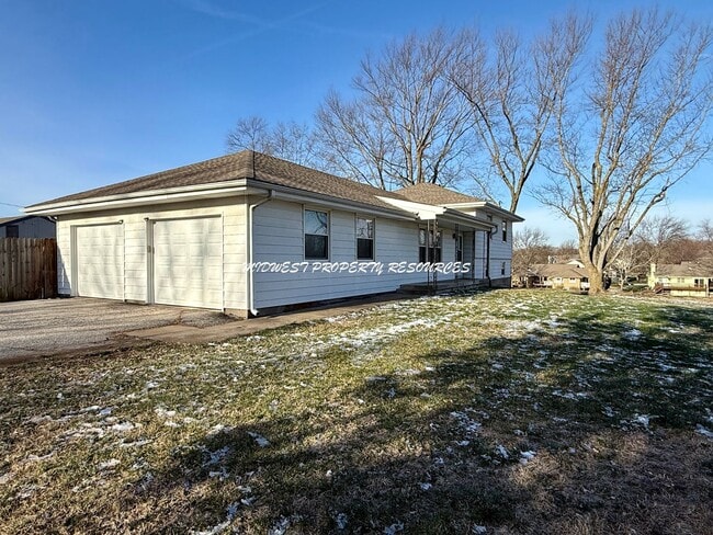 2203 NW Chipman Rd in Lee's Summit, MO - Building Photo - Building Photo