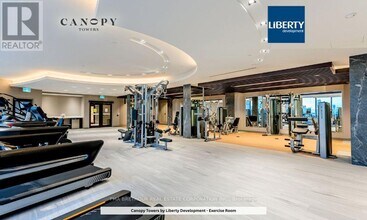 5105 Hurontario St in Mississauga, ON - Building Photo - Building Photo