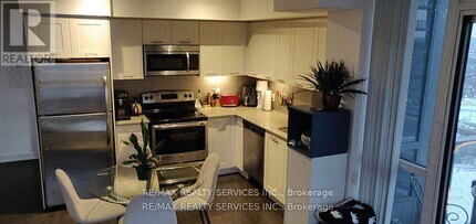 2220-2220 Lake Shore Blvd W in Toronto, ON - Building Photo - Building Photo
