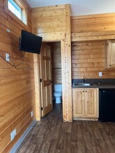 7000 Benbow Dr, Unit Cozy Cabin in Garberville, CA - Building Photo - Building Photo