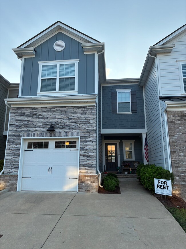 113 Bergen Dr in Spring Hill, TN - Foto de edificio - Building Photo