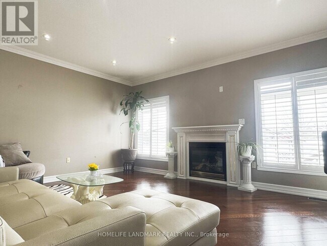 10 Highland Terrace in Bradford West Gwillimbury, ON - Building Photo - Building Photo