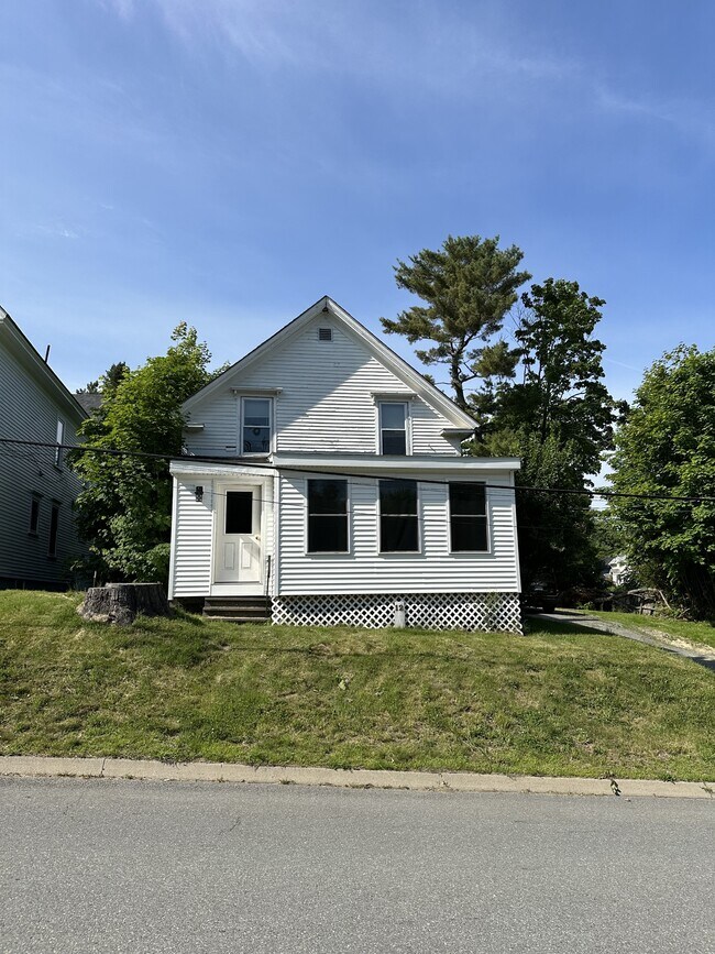 12 Island Ave in Orono, ME - Building Photo - Building Photo
