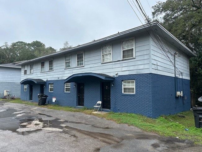 1742 Hartsfield Rd in Tallahassee, FL - Building Photo - Building Photo