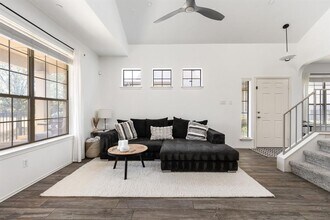 9201 Brodie Ln in Austin, TX - Building Photo - Building Photo