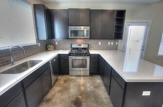 301 W Stassney Ln in Austin, TX - Building Photo - Building Photo