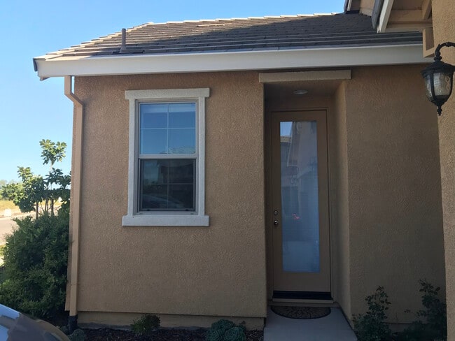 562 Sandy Shores Dr in Lathrop, CA - Building Photo - Building Photo