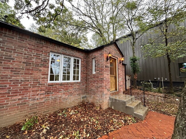 604 E Huntsville Rd in Fayetteville, AR - Building Photo - Building Photo