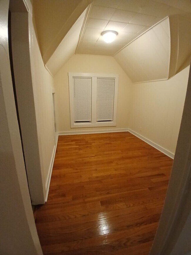 465-467 Wood Ave-Unit -467 3rd in Bridgeport, CT - Building Photo - Building Photo