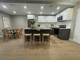 45 Paisley Blvd W in Mississauga, ON - Building Photo