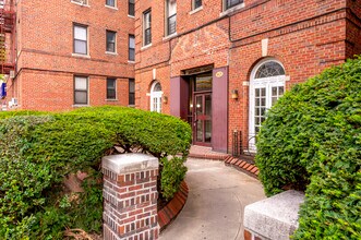 1625 E 13th St in Brooklyn, NY - Foto de edificio - Building Photo
