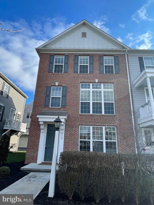 124 Ellis Aly in Mechanicsburg, PA - Building Photo