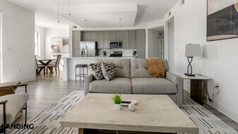 2250 McGregor Blvd, Unit 2314 in Ft. Myers, FL - Building Photo