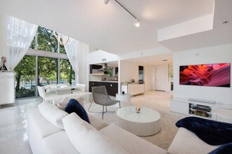 7928 East Dr in North Bay Village, FL - Building Photo - Building Photo