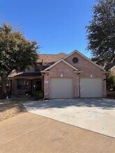 1060 Valley Vista Dr in Irving, TX - Building Photo - Building Photo