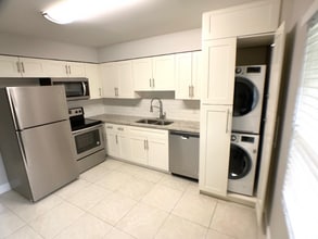 3215 W Swann Ave, Unit 30 in Tampa, FL - Foto de edificio - Building Photo