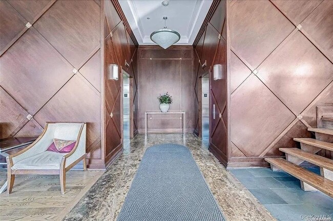 130 Post Ave in Westbury, NY - Building Photo - Building Photo