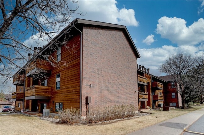 341 Wright St in Lakewood, CO - Building Photo - Building Photo