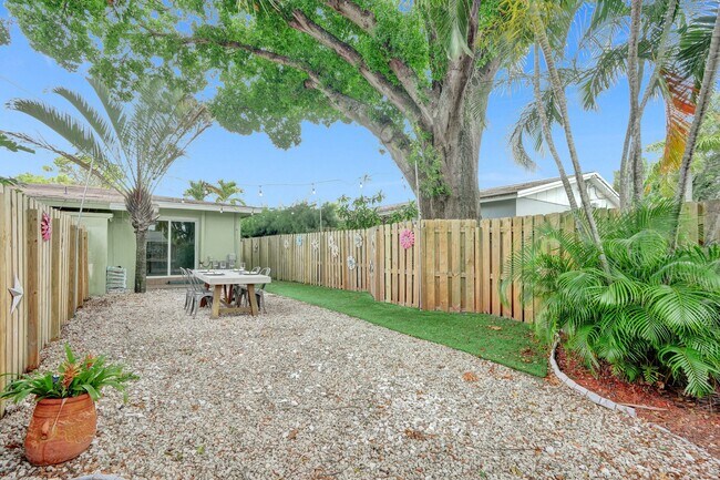 917 NE 17th Ct-Unit -# 917 in Fort Lauderdale, FL - Building Photo - Building Photo