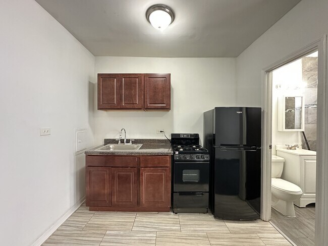 5710 N Winthrop Ave in Chicago, IL - Building Photo - Building Photo