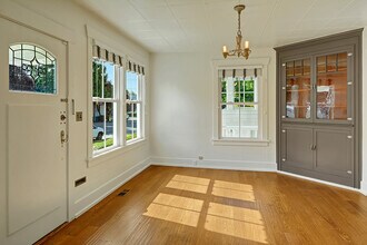 5403 Maynard Ave S in Seattle, WA - Building Photo - Building Photo